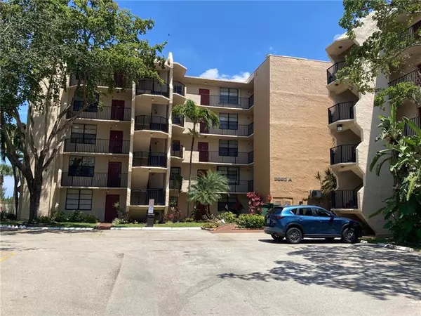 3590 Blue Lake Dr  #303, Pompano Beach, FL 33064