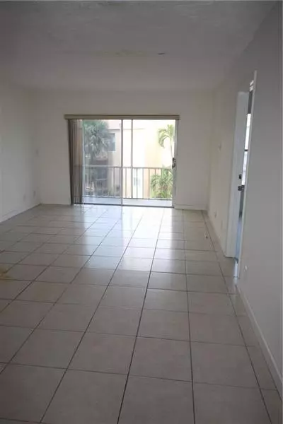 Tamarac, FL 33321,8380 Lagos De Campo Blvd  #310