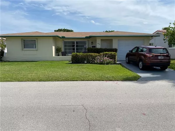 4918 NW 52nd St, Tamarac, FL 33319