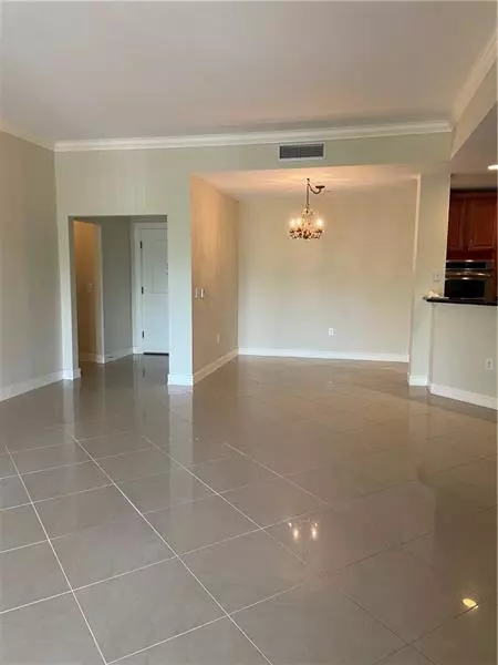 Weston, FL 33331,16102 Emerald Estates Dr  #206