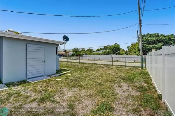 Oakland Park, FL 33334,501 NE 57th Ct unit B