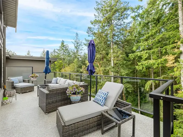 3810 Glen Oaks Dr, Nanaimo, BC V9T 6H2