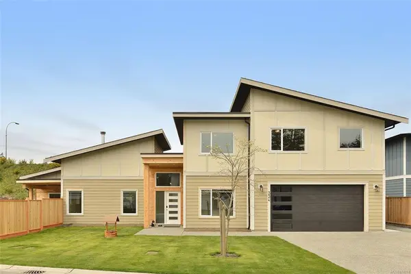 Langford, BC V9B 0X3,334 Lone Oak Pl