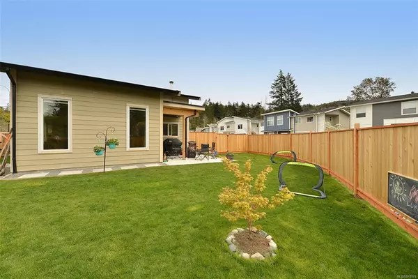 Langford, BC V9B 0X3,334 Lone Oak Pl