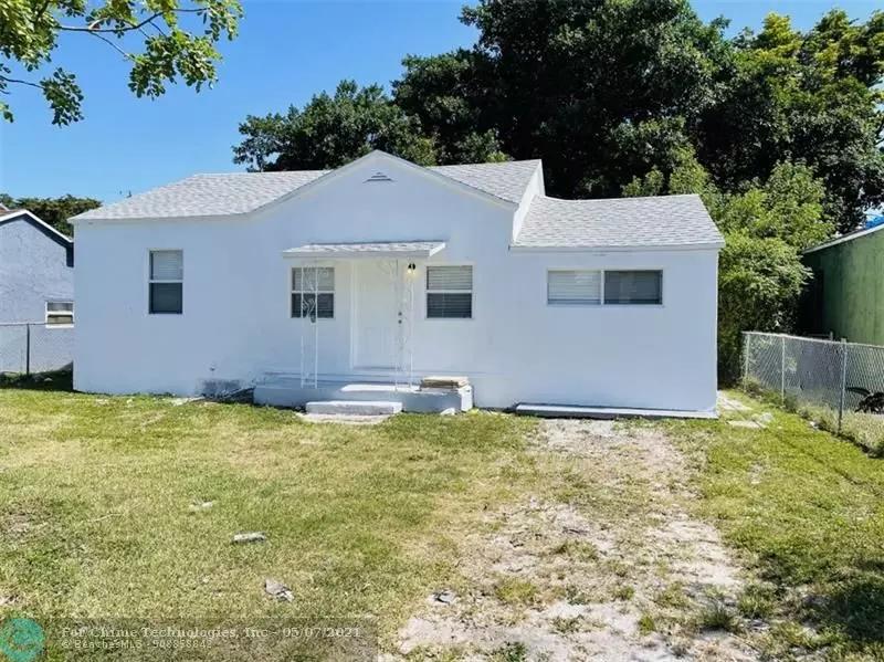 1076 NW 64th St, Miami, FL 33150