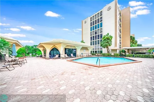 Deerfield Beach, FL 33441,1627 Riverview Rd  #414