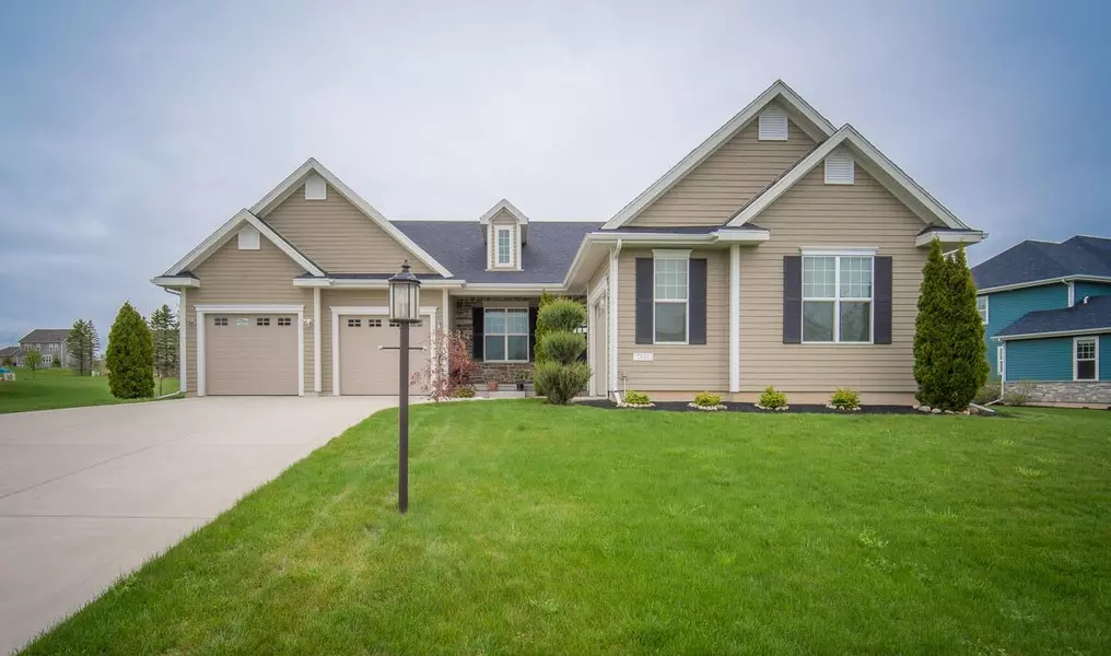 7820 W Mourning Dove Ln, Mequon, WI 53097