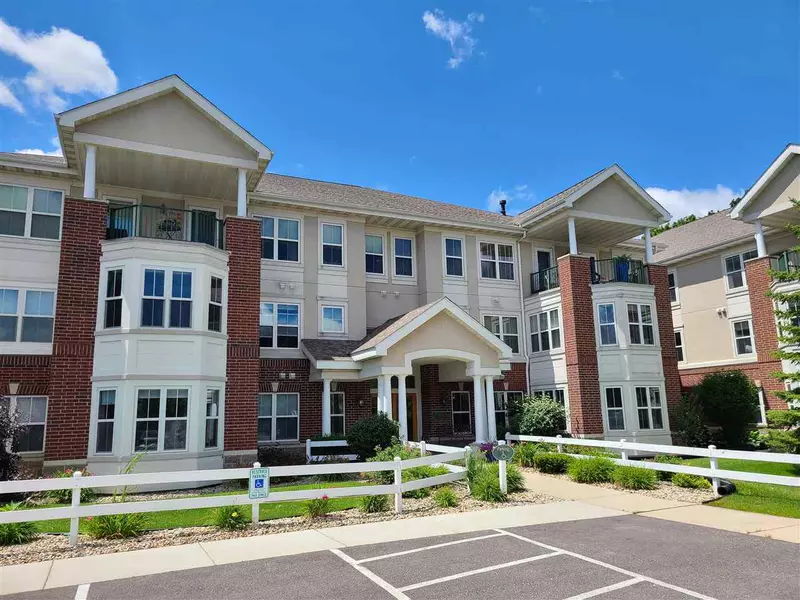 8530 Greenway Blvd #215, Middleton, WI 53562