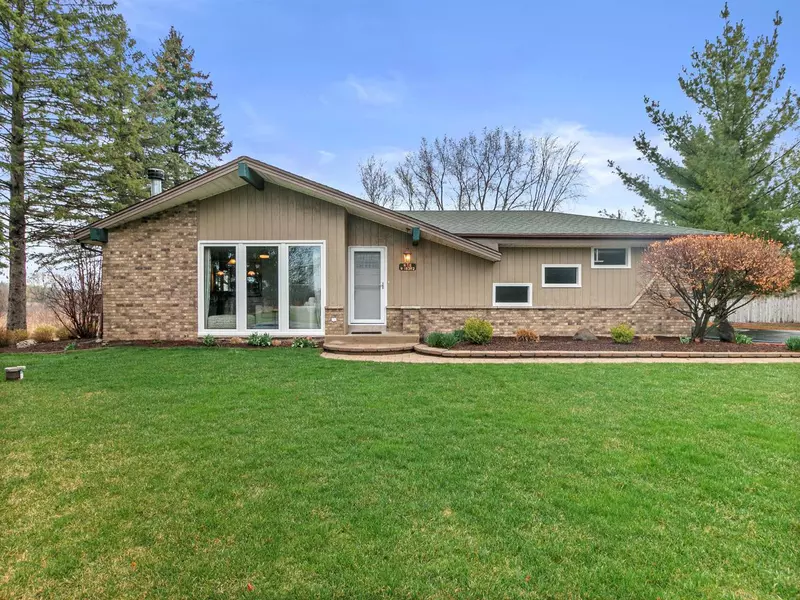 N56W18382 Evergreen Ln, Menomonee Falls, WI 53051