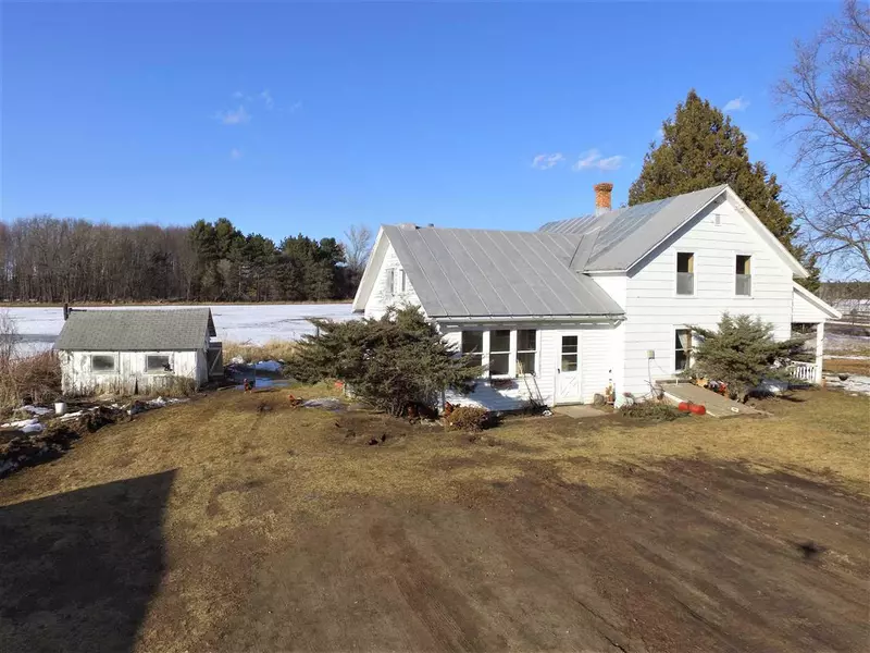 N8727 HWY J, Iola, WI 54945