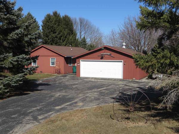 W2712 Menominee Ct, Markesan, WI 53946