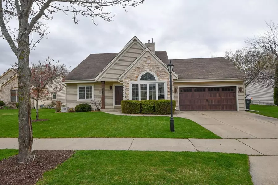 3736 Stillwater Cir, Waukesha, WI 53189