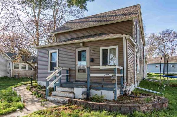 423 Mulberry St, Baraboo, WI 53913