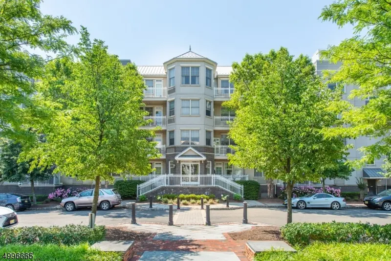 15 FREEDOM WAY #205, Jersey City, NJ 07305