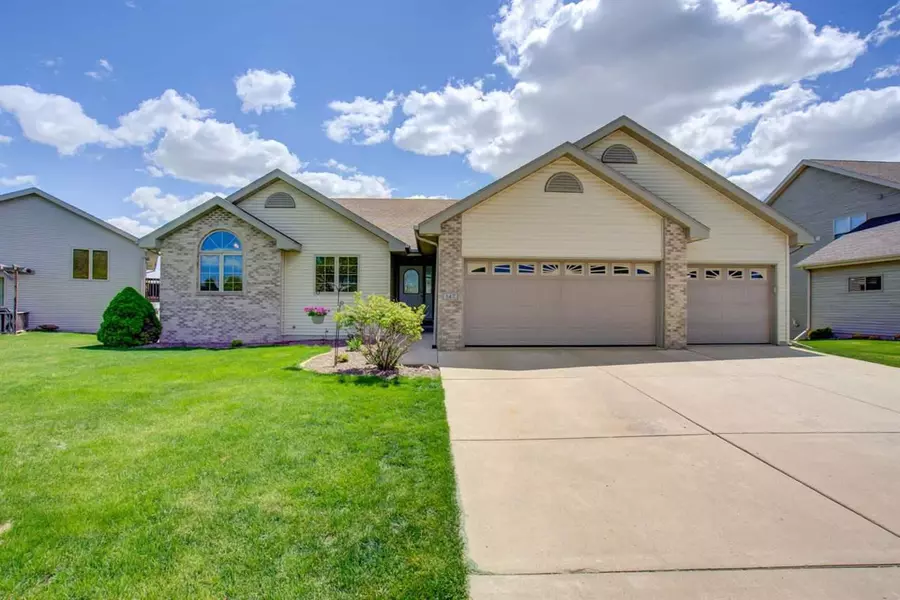 147 Cobham Ln, Sun Prairie, WI 53590