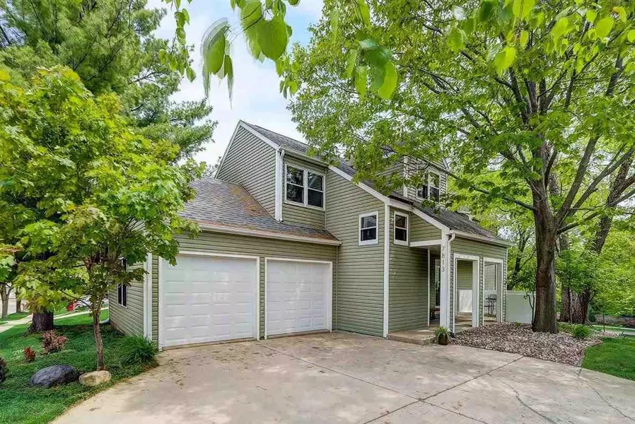 7813 E Oakbrook Cir, Madison, WI 53717