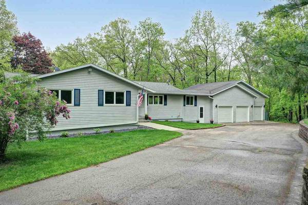 8157 Windy Oak Ln, Verona, WI 53593