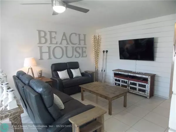 Lake Worth Beach, FL 33461,2204 Lake Osborne Dr  #9