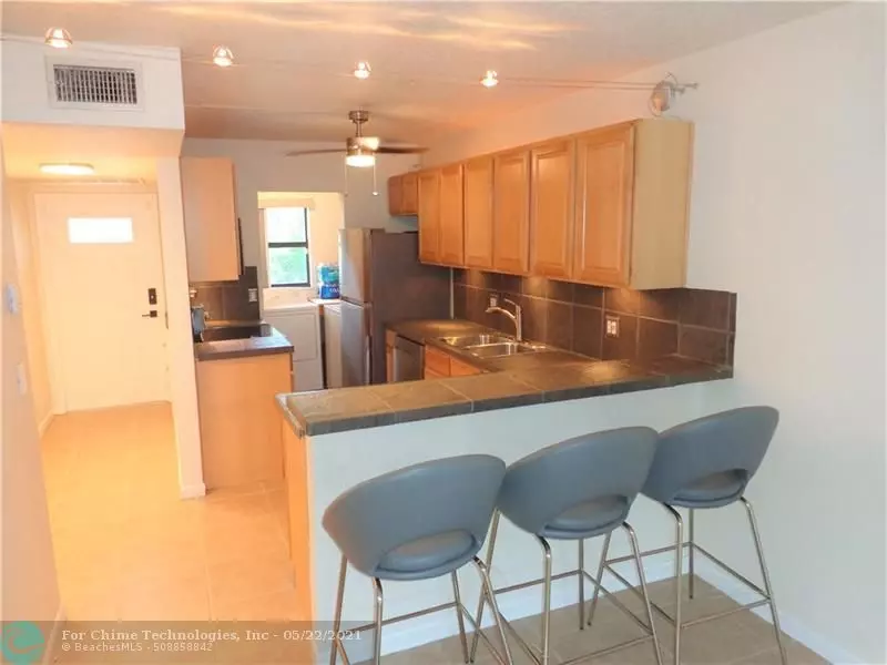 Wilton Manors, FL 33334,2907 NE 8th Ter  #102