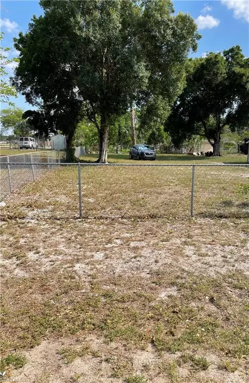 Fort Myers, FL 33916,228 Maria ST