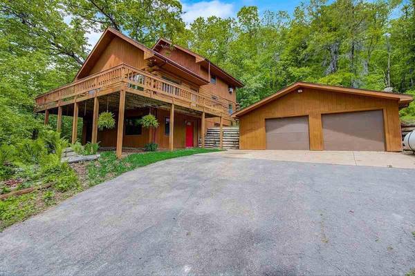 3382 North Rd, Blue Mounds, WI 53517