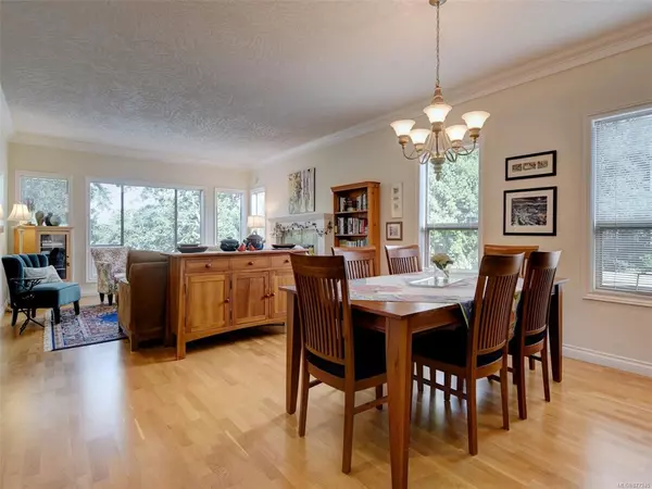 Saanich, BC V8X 5G9,4305 Maltwood Lane #4