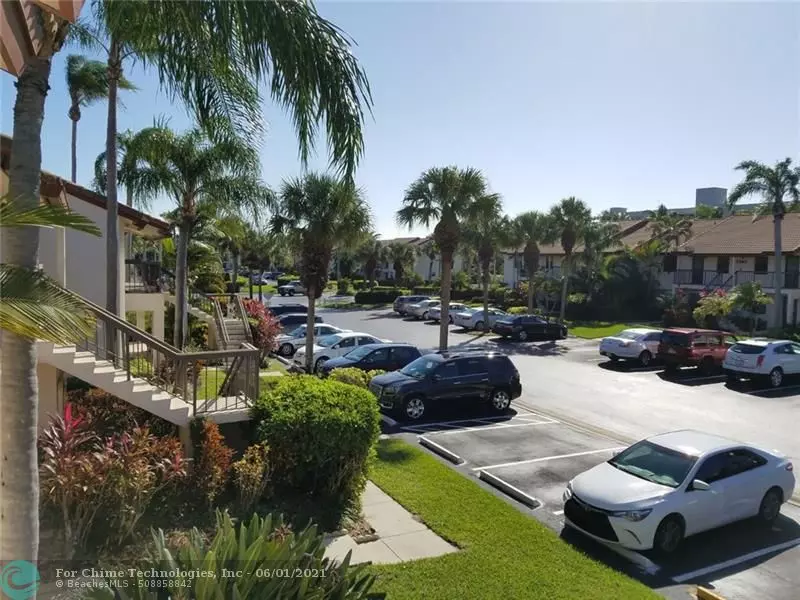 Boca Raton, FL 33433,22159 Palms Way  #202