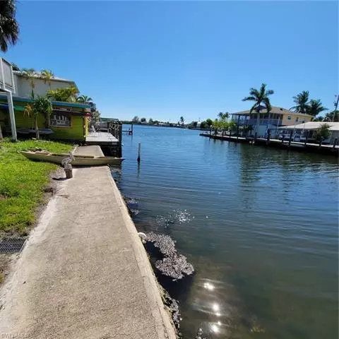 2598 Second ST, Matlacha, FL 33993