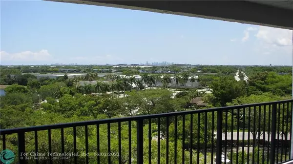 Pompano Beach, FL 33069,625 Oaks Drive  #804