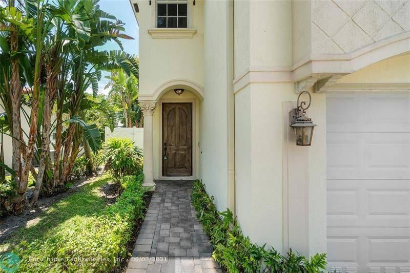 Lighthouse Point, FL 33064,1946 NE 32nd St