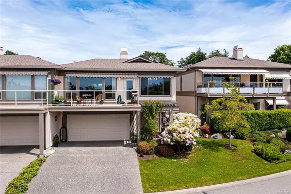 Saanich, BC V8X 5A5,4300 Stoneywood Lane #9