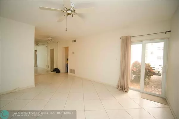 Lauderdale By The Sea, FL 33308,224 Hibiscus Ave  #160