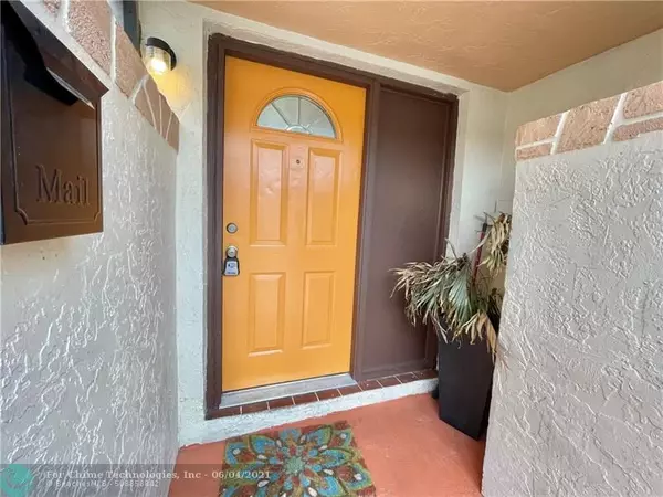 North Lauderdale, FL 33068,1212 Seaview  #1212