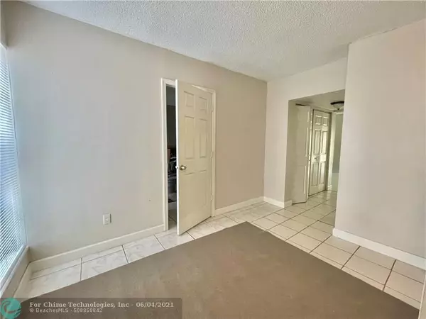 North Lauderdale, FL 33068,1212 Seaview  #1212