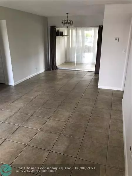 Deerfield Beach, FL 33064,941 Crystal Lake Dr  #112