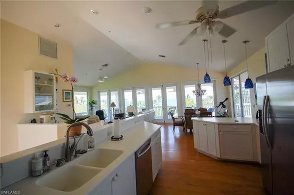 Upper Captiva, FL 33924,180 Goldfinch DR