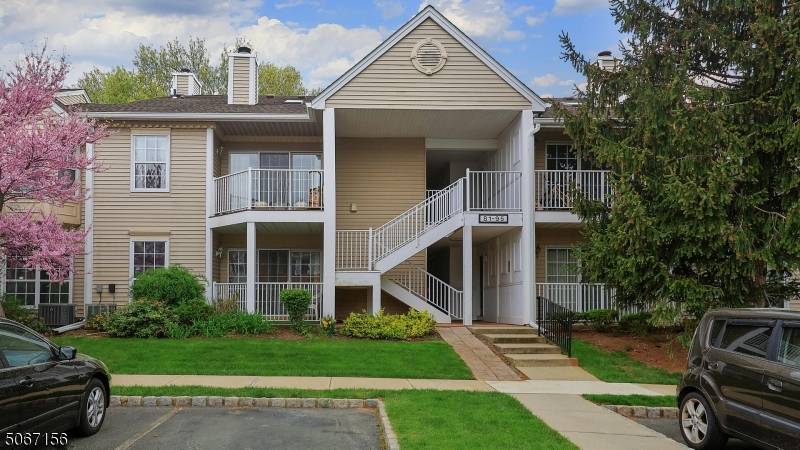 81 Amberly Ct, Franklin Twp., NJ 08823