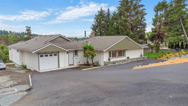 Saanich, BC V8X 3T3,877 Royal Oak Ave