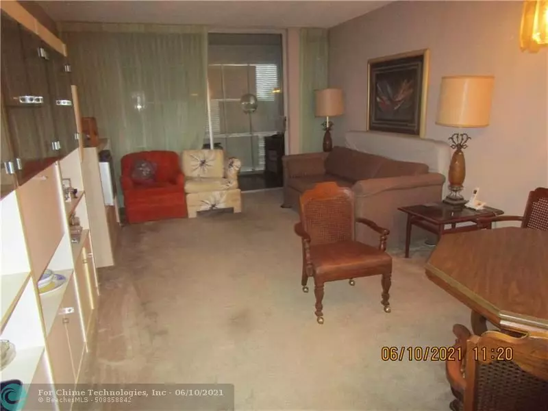 9460 Sunrise Lakes Blvd  #205, Sunrise, FL 33322