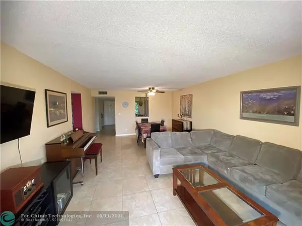 Pompano Beach, FL 33069,2209 S Cypress Bend Dr  #406