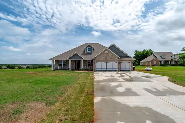 2336 Four Lakes Drive, Blanchard, OK 73010