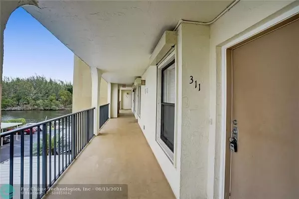 Deerfield Beach, FL 33441,1627 Riverview Rd  #311