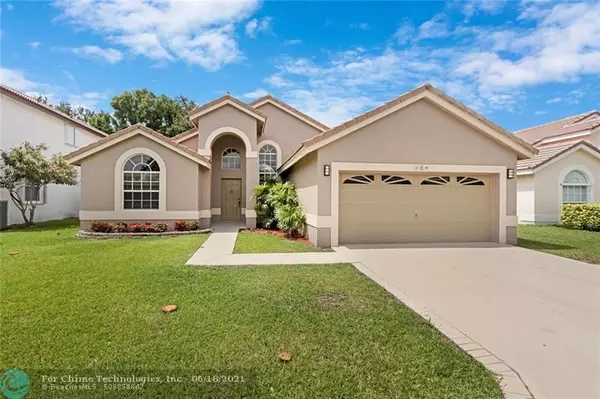 8 Lawrence Lake Dr, Boynton Beach, FL 33436