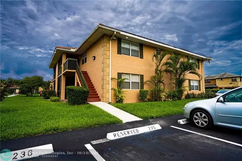 10485 NW 7th St  #202, Pembroke Pines, FL 33026