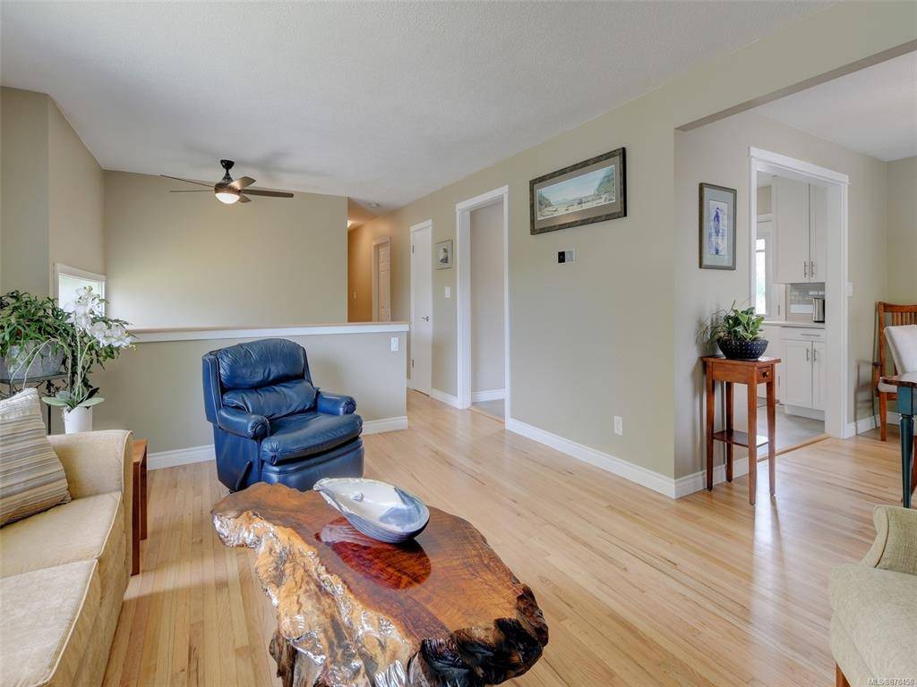 Langford, BC V9B 2P2,919 Rex Rd