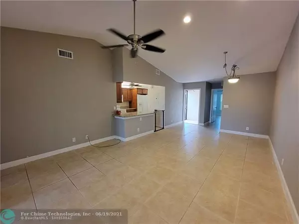 Deerfield Beach, FL 33442,114 Centennial Ct  #114