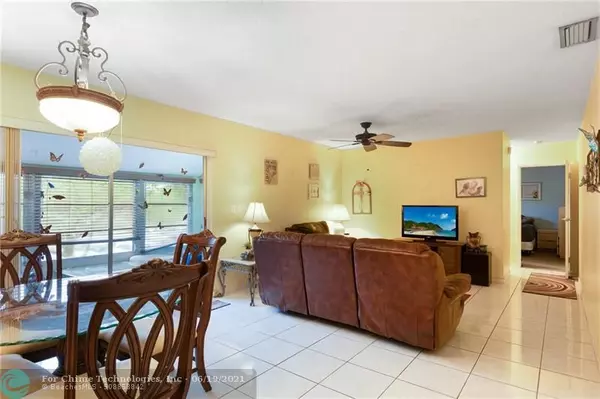 Margate, FL 33063,325 W Laurel Dr  #5L