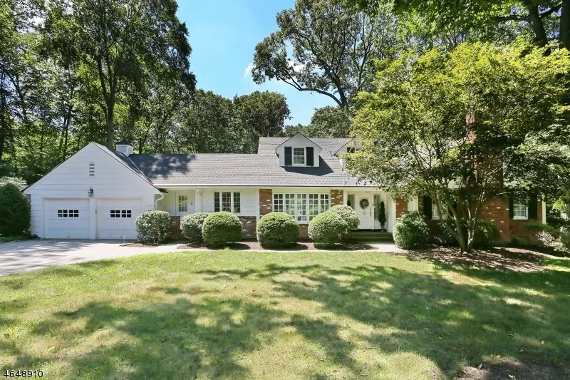 61 Twin Brooks Rd, Saddle River Boro, NJ 07458