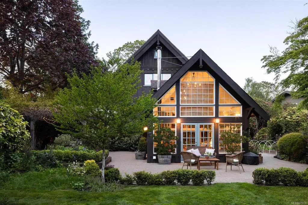 Oak Bay, BC V8S 5A7,1256 St. Denis St