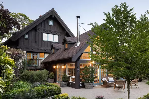 Oak Bay, BC V8S 5A7,1256 St. Denis St